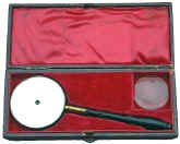 ophthalmic_ophthalmoscope_Ferguson_c._1840_case_open.jpg (27225 bytes)