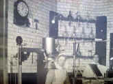 photo, x-ray room, Brook War Hospital, detail of tubes,  Woolwich, London.jpg (66152 bytes)