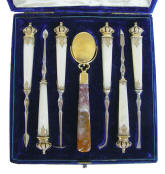 https://antiquescientifica.com/dental_scaling_set_Prince_Albert_London_c._1840s.jpg